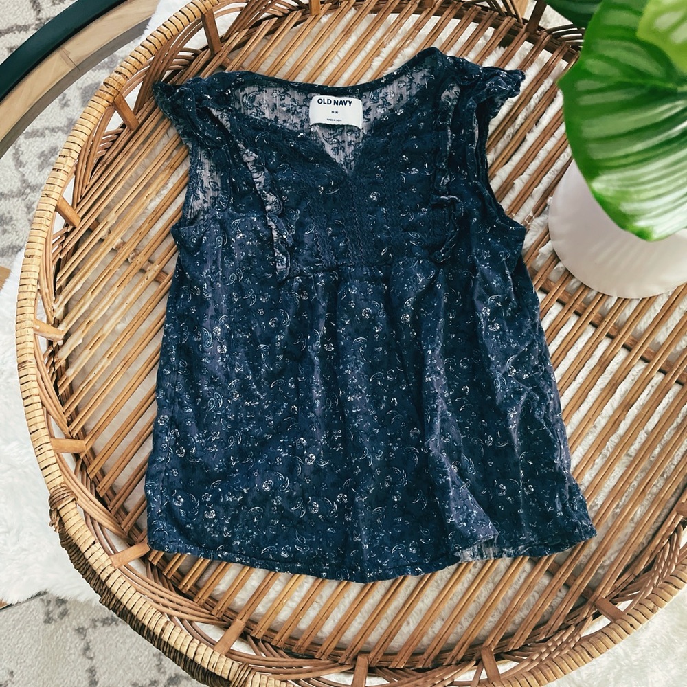 Old Navy Size Medium (8) Top